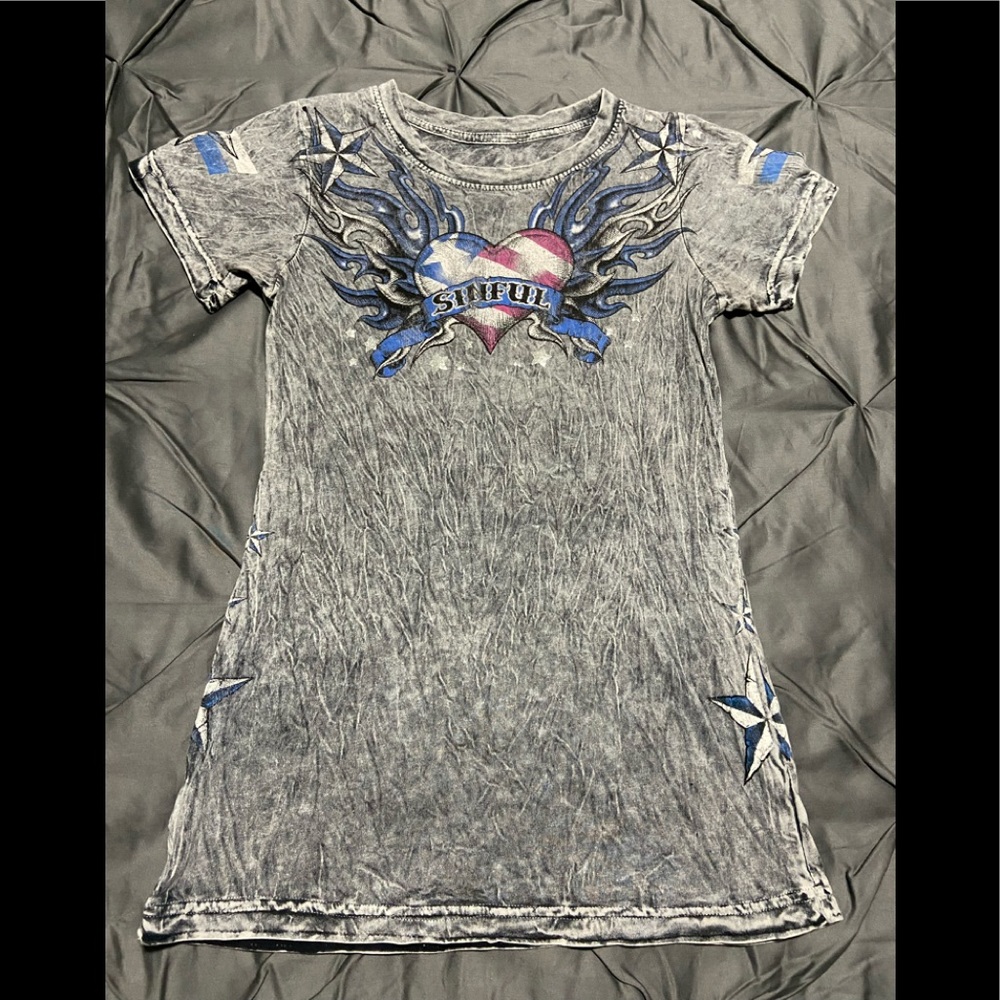 Awesome Sinful t-shirt, the graphics are beautiful, very nice tee!